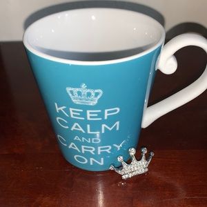 Queen brooch pin / necklace with Keep calm carry on cup
